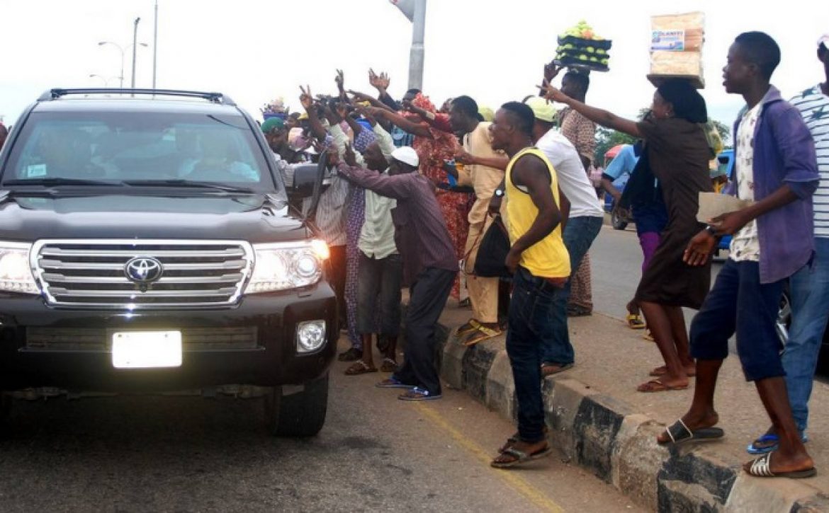 Photospeaks-Governor-Rauf-Aregbesola-Resumes-in-Abeere-secretariat